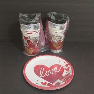 Valentines Hearts Love Design Party 18 Plates and 10 Cups Set NEW